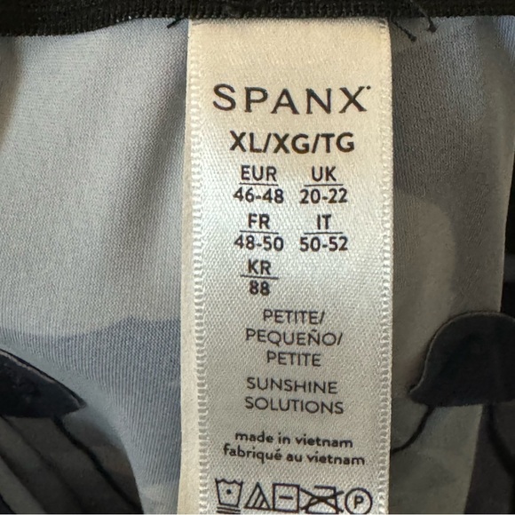 SPANX Kick Flare Sunshine Floret Navy Blue Pull-On Pant Stretch Size XL Petite - Picture 2 of 15